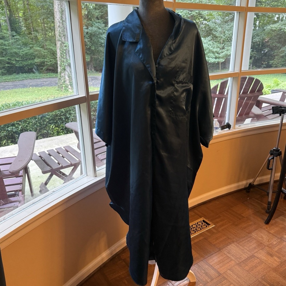 Vintage Forrest Green Satin Caftan Sleep Shirt Button-Up Collared Long Sleeves